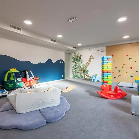 Klifowa With Spa, Fitness & Kids By Renters Rewal
