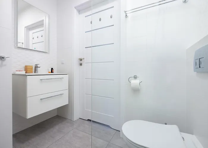 Klifowa With Spa, Fitness & Kids By Renters Rewal