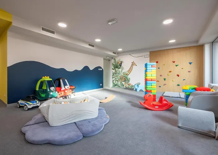 Klifowa With Spa, Fitness & Kids By Renters Rewal